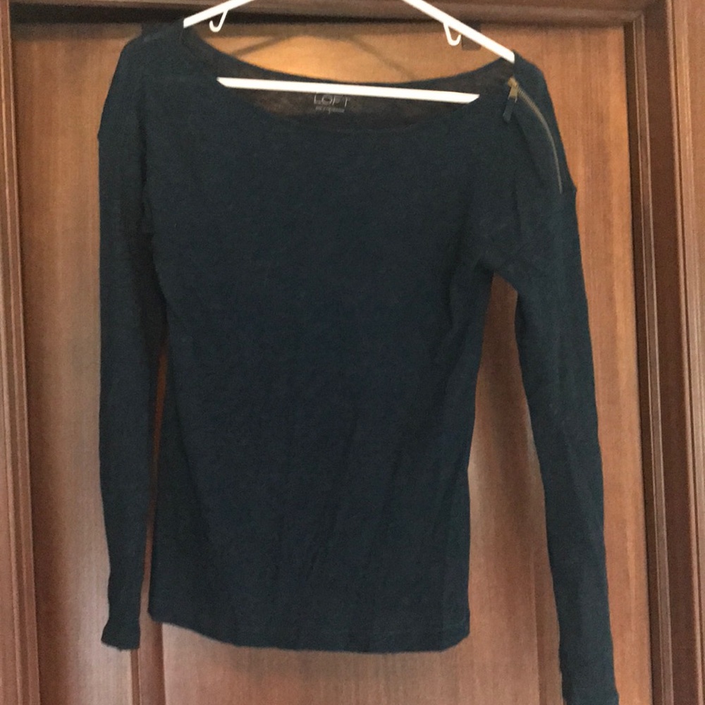 Long sleeve lightweight dress shirt
